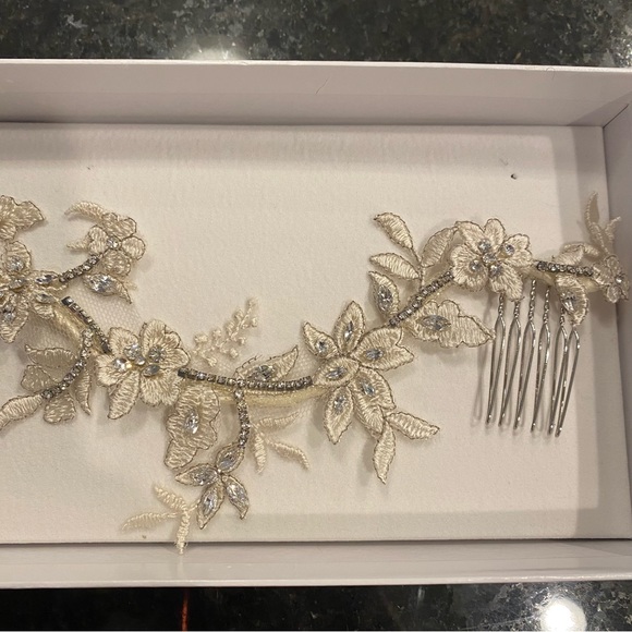 🆕 PowderBlueBijou Wedding Lace Headpiece Hair Comb - Picture 4 of 4
